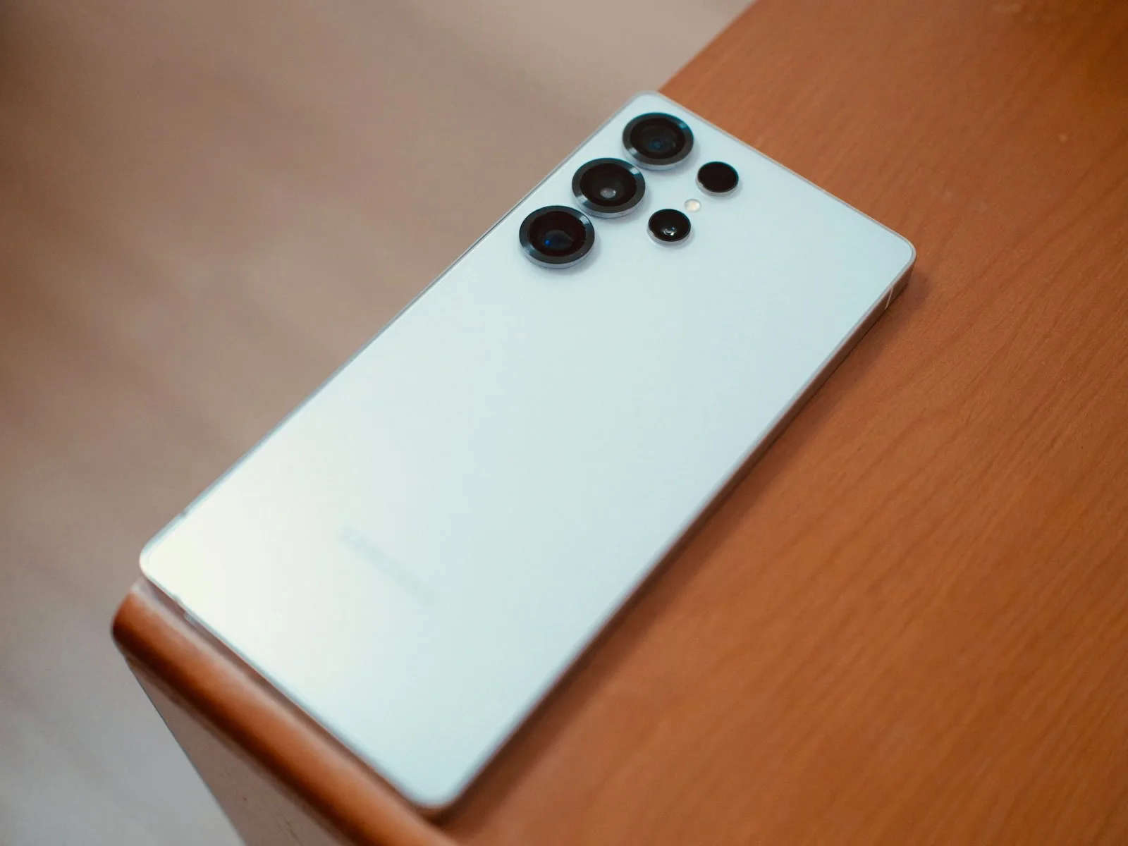Smartphones & accessories
